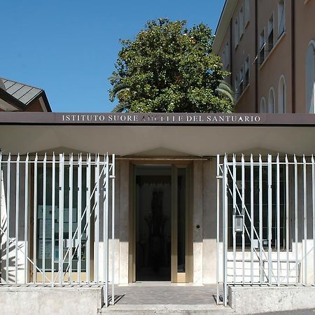 Готель Casa Religiosa Per Ferie Ancelle Del Santuario Рим Екстер'єр фото