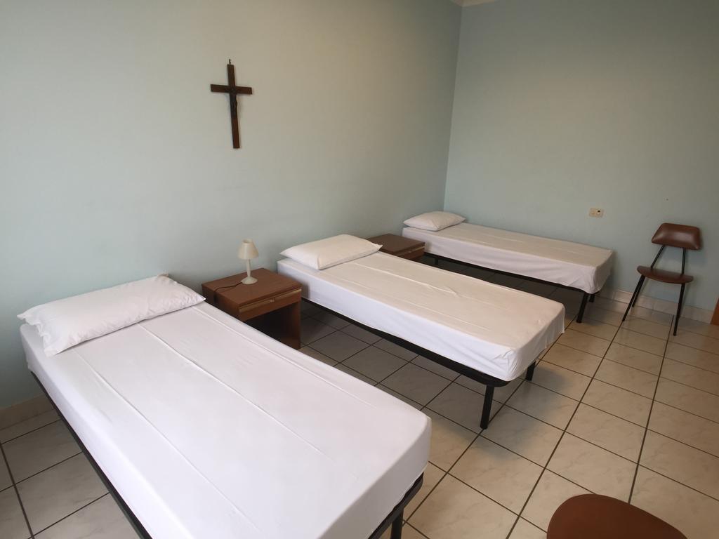 Готель Casa Religiosa Per Ferie Ancelle Del Santuario Рим Екстер'єр фото