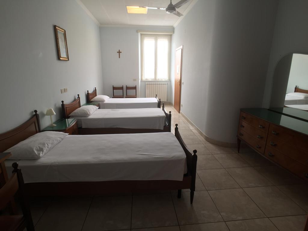 Готель Casa Religiosa Per Ferie Ancelle Del Santuario Рим Екстер'єр фото