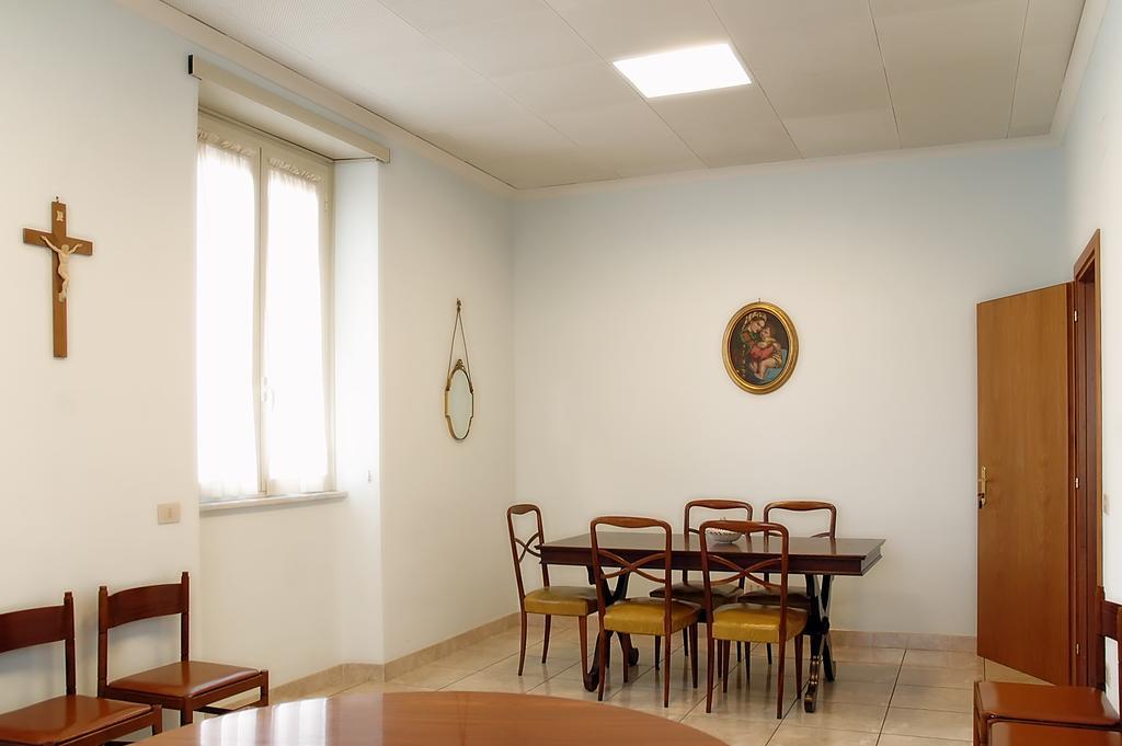 Готель Casa Religiosa Per Ferie Ancelle Del Santuario Рим Екстер'єр фото