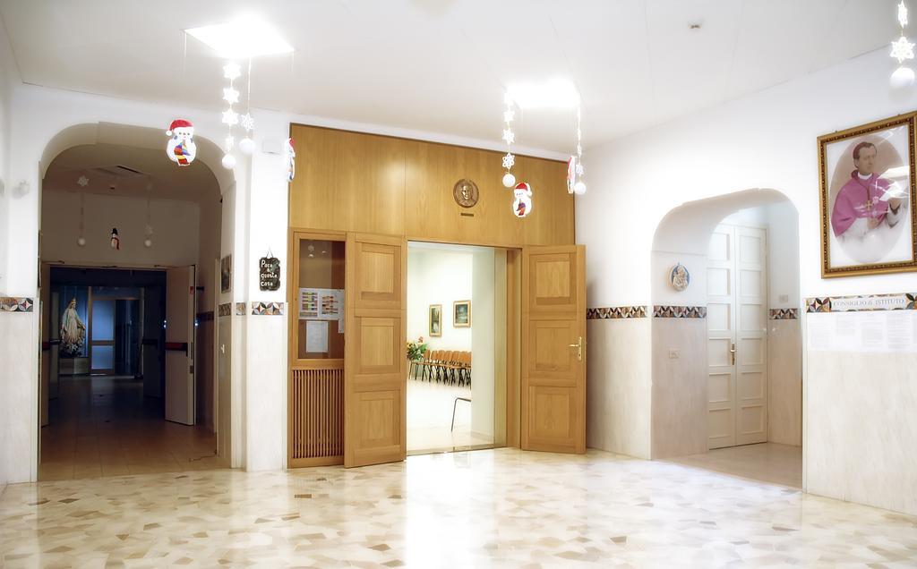 Готель Casa Religiosa Per Ferie Ancelle Del Santuario Рим Екстер'єр фото